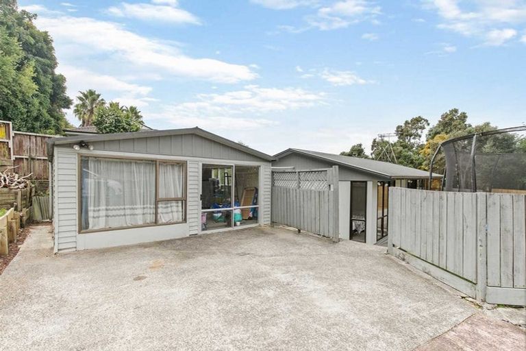 Photo of property in 2/18 Cypress Place, Sunnynook, Auckland, 0620