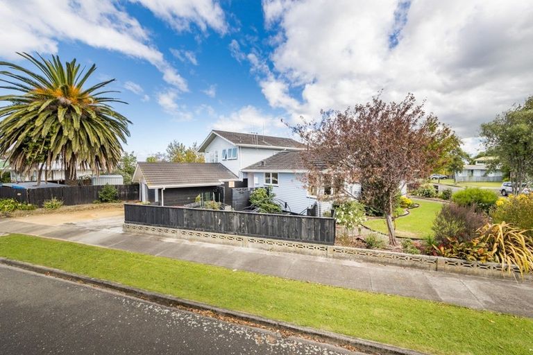 Photo of property in 11 Catlins Crescent, Milson, Palmerston North, 4414