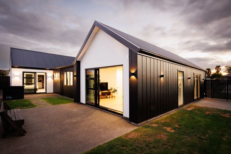 Photo of property in 38 Ashford Avenue, Hokowhitu, Palmerston North, 4410