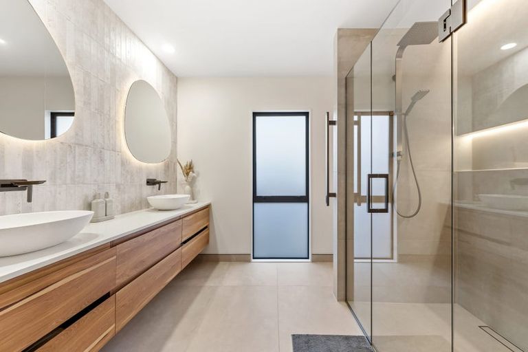 Photo of property in 13 Te Ruru Way, Stanmore Bay, Whangaparaoa, 0932