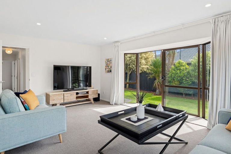 Photo of property in 1/139 Sawyers Arms Road, Northcote, Christchurch, 8052