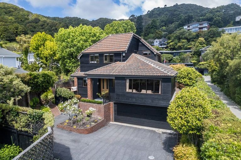 Photo of property in 2/16 Cheviot Road, Lowry Bay, Lower Hutt, 5013