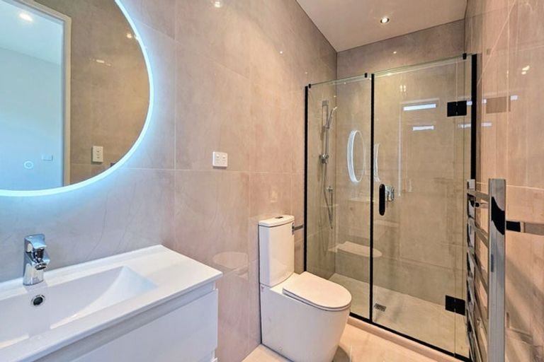 Photo of property in 7b Lewisham Street, Highland Park, Auckland, 2010