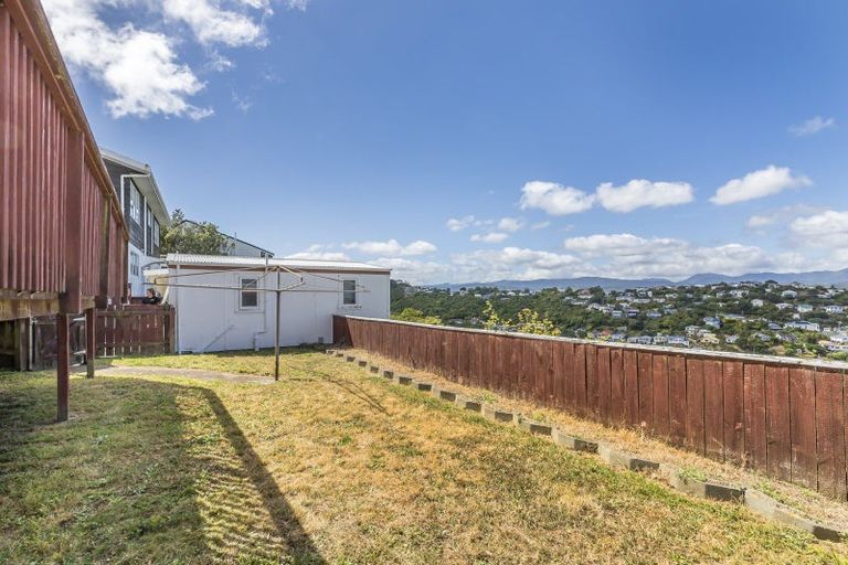 Photo of property in 4 Aramoana Place, Maupuia, Wellington, 6022