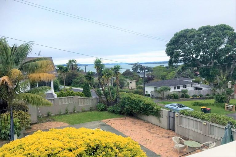 Photo of property in 1/7 Colmar Road, Mellons Bay, Auckland, 2014