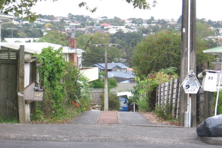 Photo of property in 23a Buscomb Avenue, Henderson, Auckland, 0610