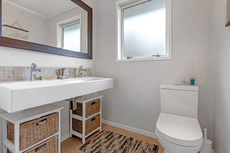 Photo of property in 6 Ancona Lane, Goodwood Heights, Auckland, 2105