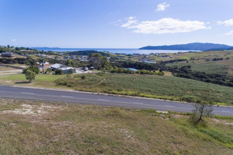 Photo of property in 10 Pekama Drive, Cable Bay, 0420