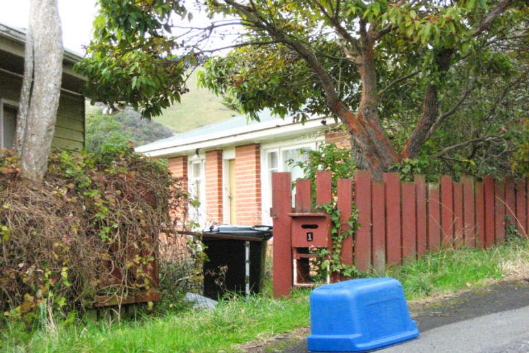 Photo of property in 1 Hellyer Street, Macandrew Bay, Dunedin, 9014