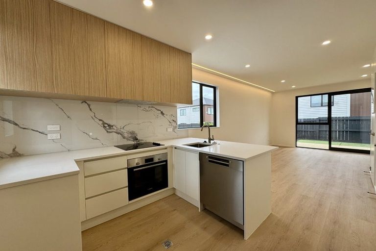 Photo of property in 3/131 Lancaster Road, Beach Haven, Auckland, 0626