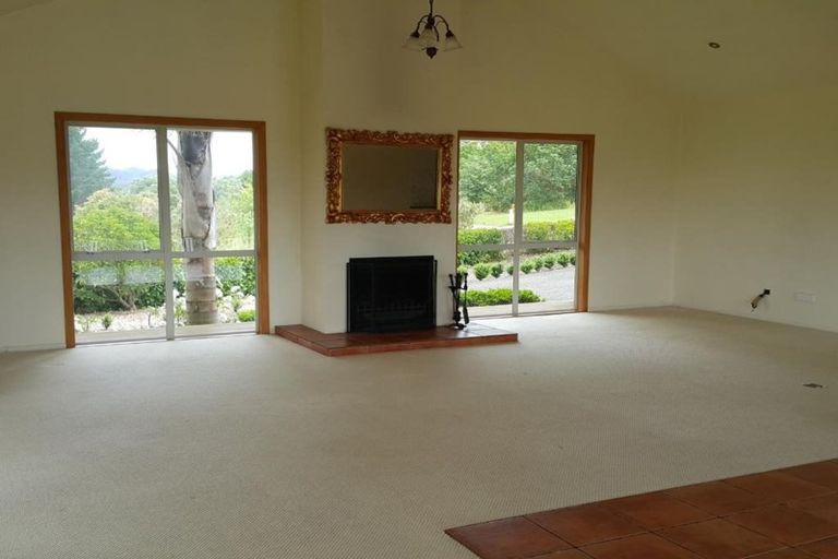 Photo of property in 118 Upper Orewa Road, Wainui, Silverdale, 0992