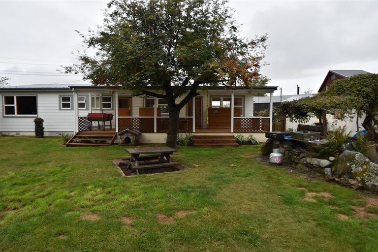 Photo of property in 35 Jollie Road, Twizel, 7901