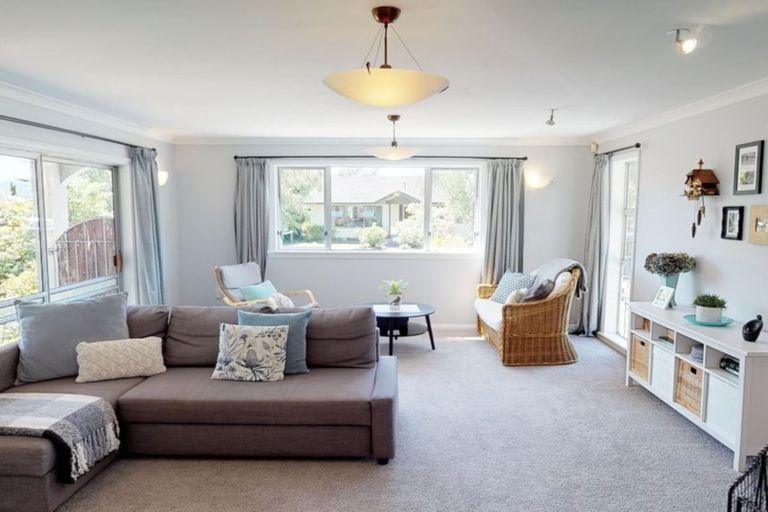 Photo of property in 77 Sunbrae Drive, Silverstream, Upper Hutt, 5019