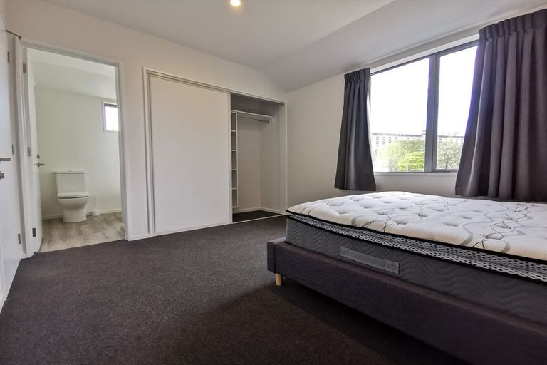 Photo of property in 2/2 Montana Avenue, Ilam, Christchurch, 8041