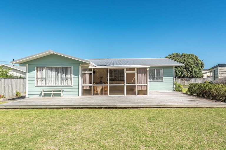 Photo of property in 106 Hinau Street, Castlecliff, Whanganui, 4501