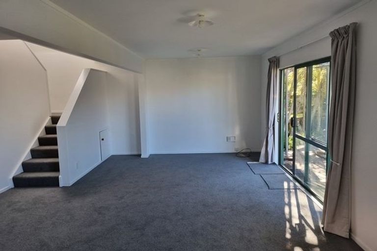 Photo of property in 1/80 Sunnyside Road, Sunnyvale, Auckland, 0612