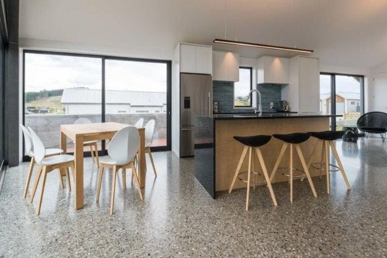 Photo of property in 6 Scurr Terrace, Wanaka, 9305