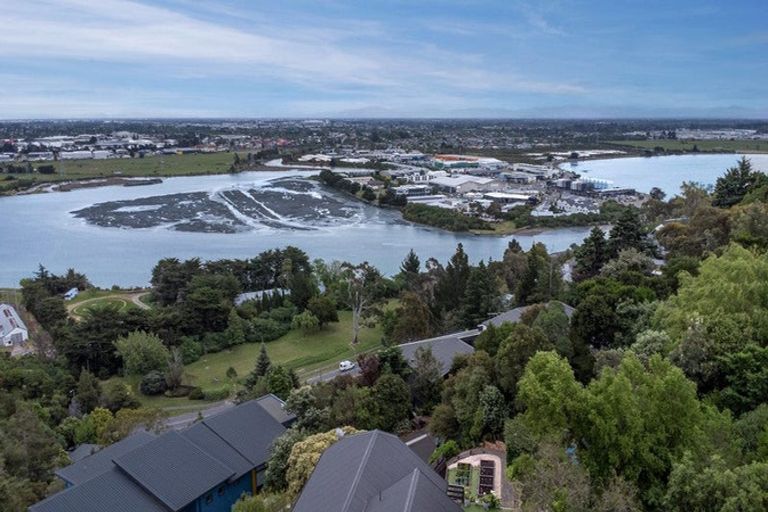 Photo of property in 10 Osmond Lane, Mount Pleasant, Christchurch, 8081