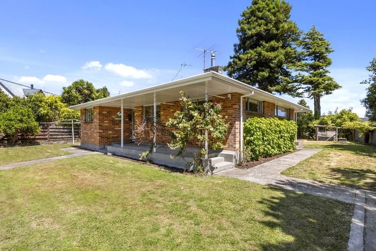 Photo of property in 30 Moeraki Road, Maoribank, Upper Hutt, 5018