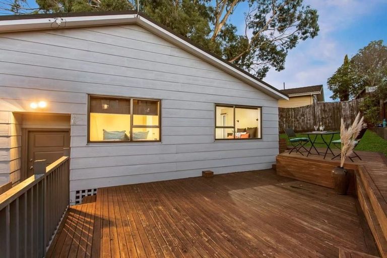 Photo of property in 1/595 Glenfield Road, Totara Vale, Auckland, 0629