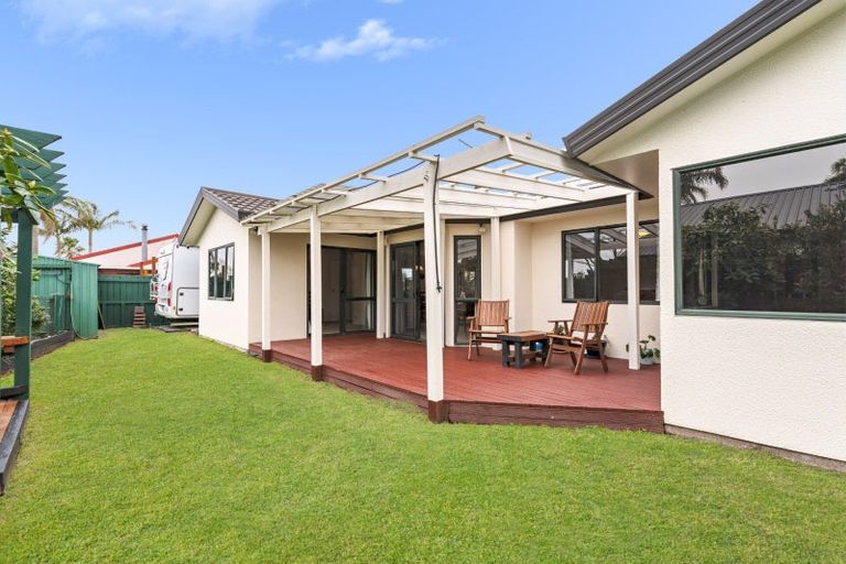 Photo of property in 4 Checketts Place, Papamoa Beach, Papamoa, 3118