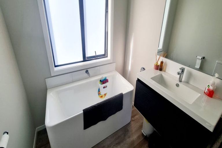 Photo of property in 100 Atkinson Avenue, Otaki Beach, Otaki, 5512