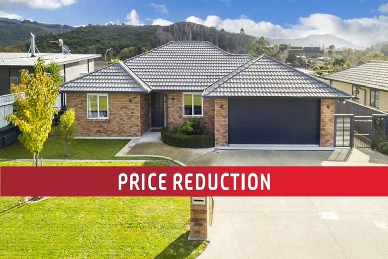 Photo of property in 7 Greenstone Grove, Brown Owl, Upper Hutt, 5018