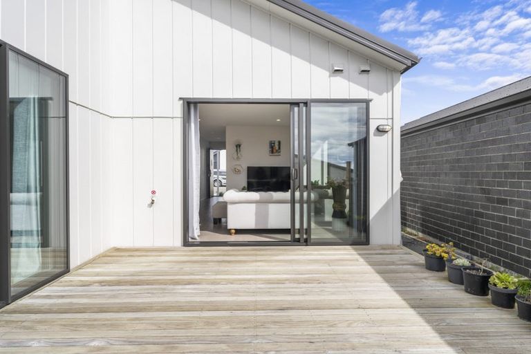 Photo of property in 14 Horokaka Street, Massey, 0614