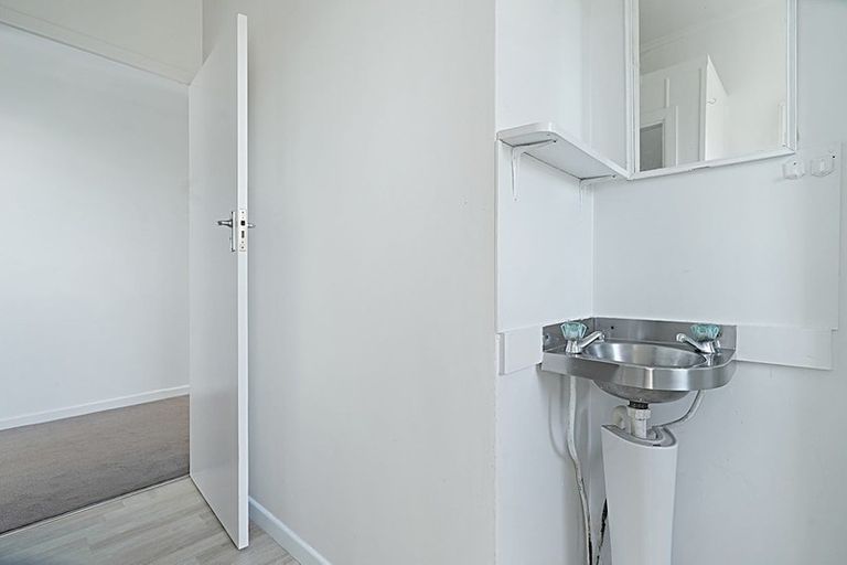 Photo of property in 40 West Coast Road, Glen Eden, Auckland, 0602