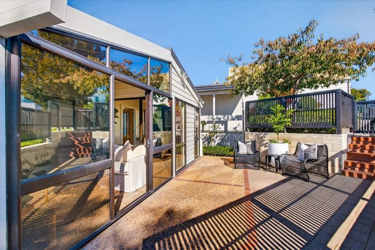 Photo of property in 9 Harvey Road, Bluff Hill, Napier, 4110