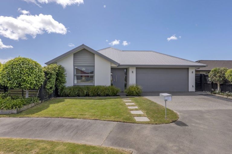 Photo of property in 15 Whitau Place, Marshland, Christchurch, 8083