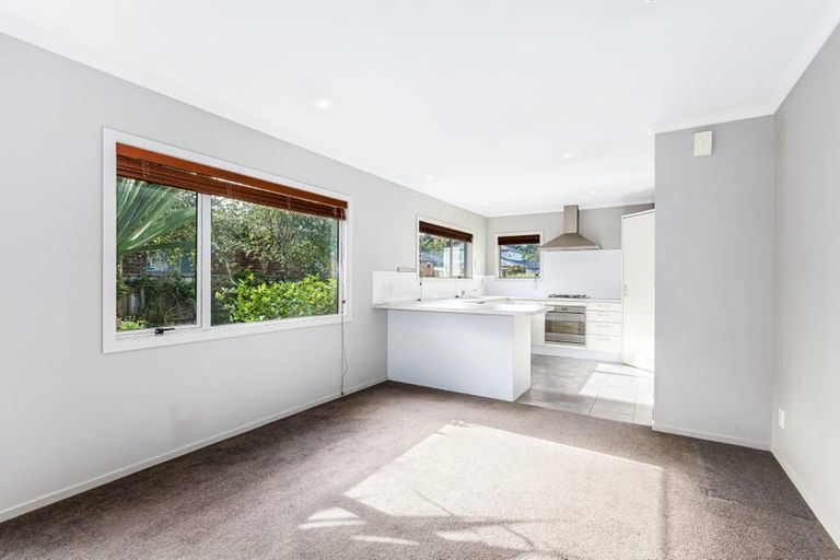 Photo of property in 6 Routeburn Avenue, Aotea, Porirua, 5024