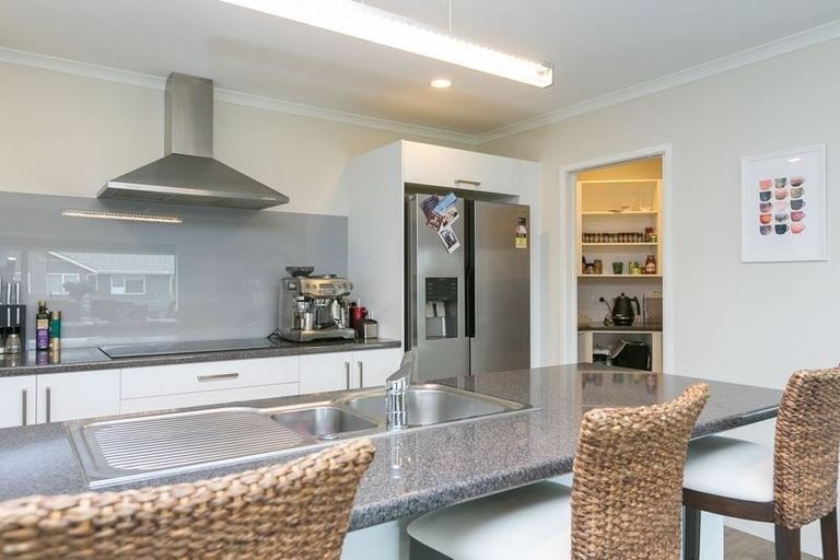 Photo of property in 126 Pohutukawa Place, Waiwhakaiho, New Plymouth, 4312