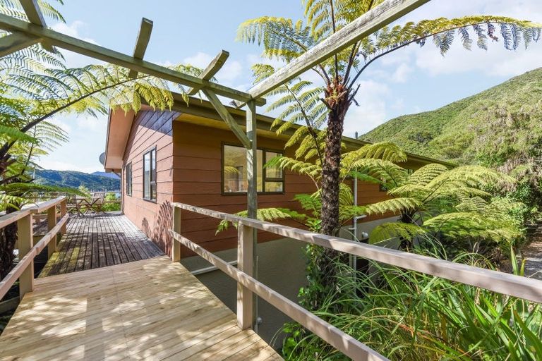 Photo of property in 7 Matai Place, Waikawa, Picton, 7220