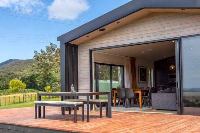 Photo of property in 52 Cross Creek Road, Western Lake, Featherston, 5773