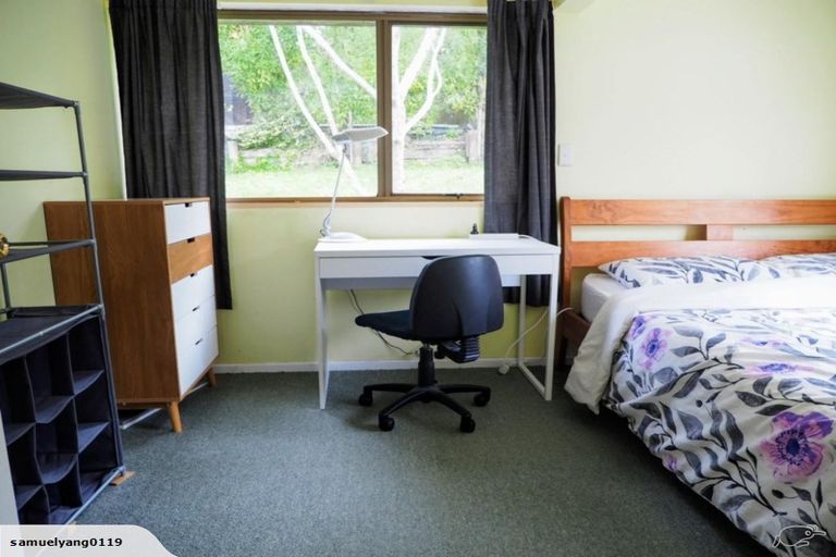 Photo of property in 18 King Richard Place, Browns Bay, Auckland, 0630