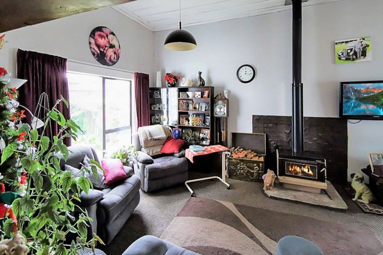 Photo of property in 1 Allardice Street, Dannevirke, 4930