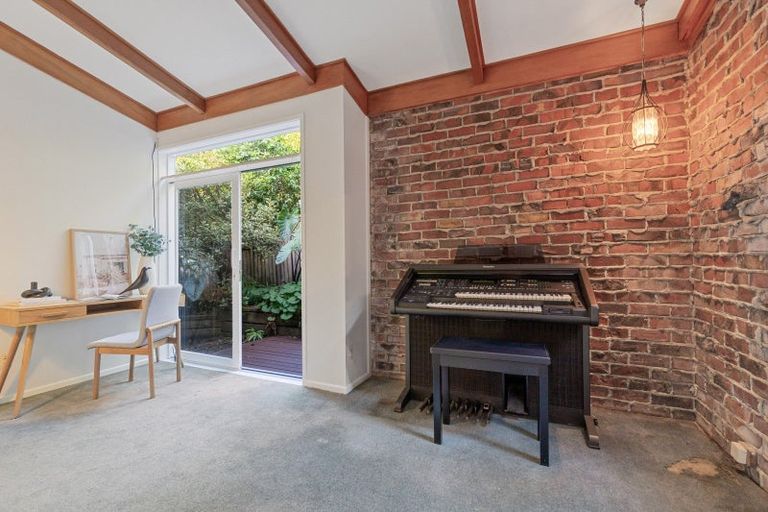 Photo of property in 232b Atkinson Road, Titirangi, Auckland, 0604