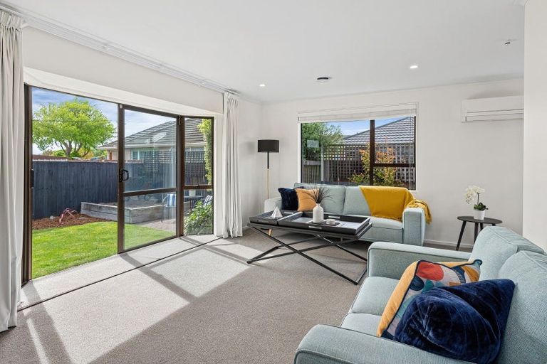 Photo of property in 1/139 Sawyers Arms Road, Northcote, Christchurch, 8052