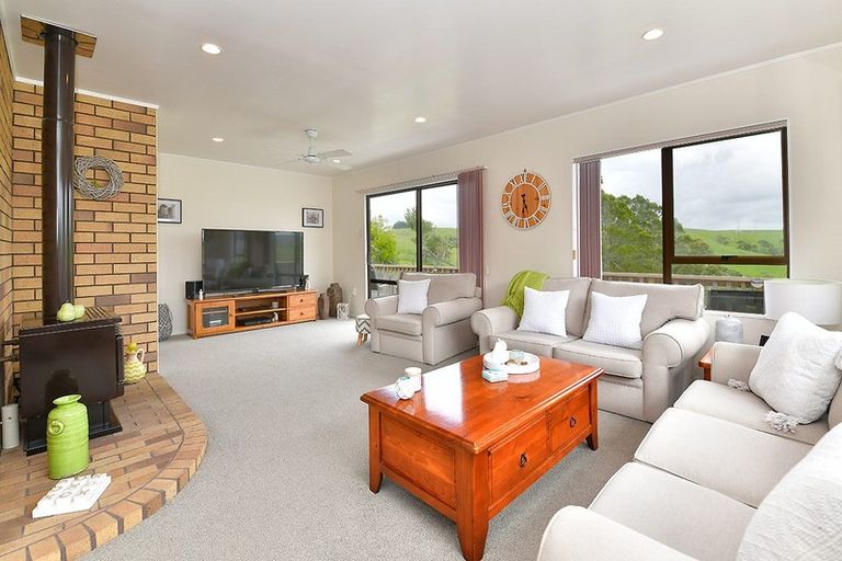 Photo of property in 220 Anderson Road, Helensville, 0875