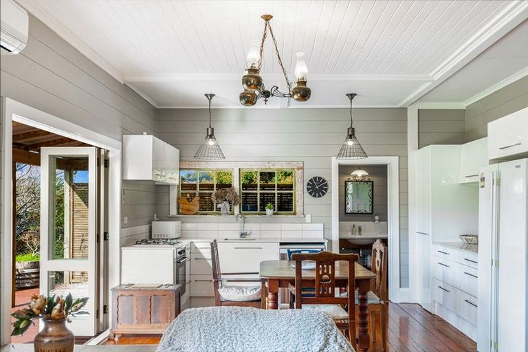 Photo of property in 70 Mahana Road, Waimauku, 0881