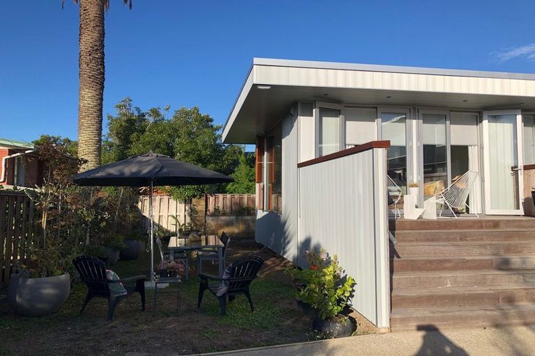 Photo of property in 2a Kiwi Esplanade, Mangere Bridge, Auckland, 2022