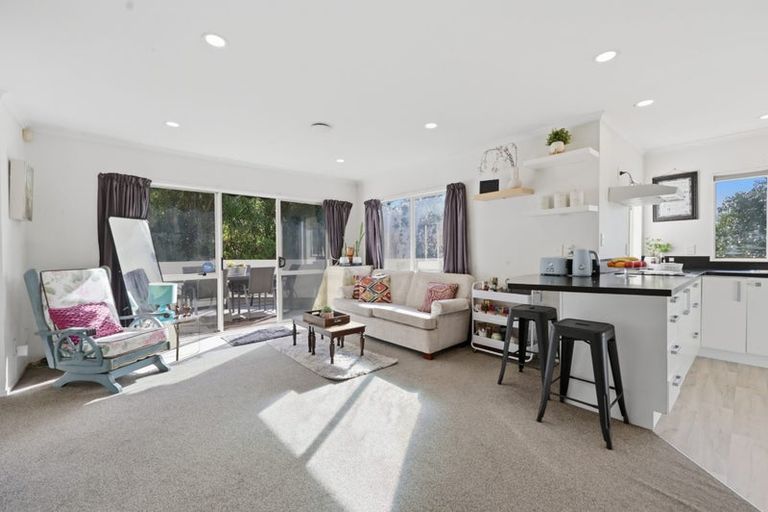 Photo of property in 27 Westminster Gardens, Unsworth Heights, Auckland, 0632