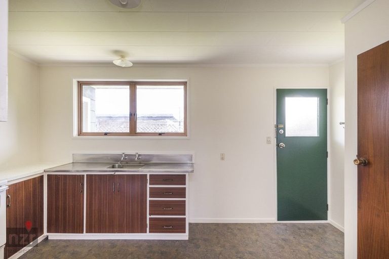 Photo of property in 2/82 John F Kennedy Drive, Milson, Palmerston North, 4414