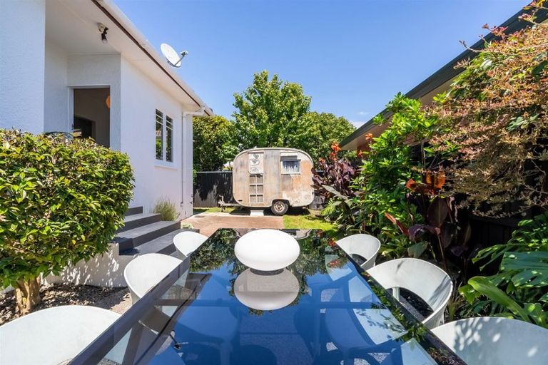 Photo of property in 1/115 Shakespeare Road, Milford, Auckland, 0620