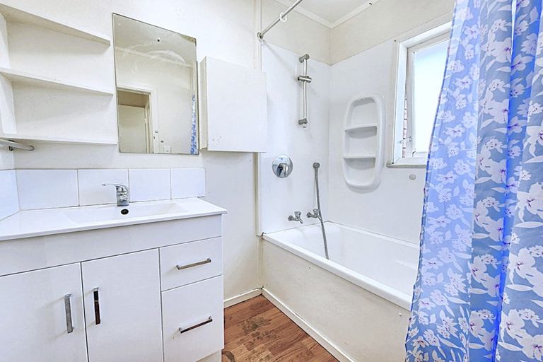 Photo of property in 28 Landscape Road, Papatoetoe, Auckland, 2025