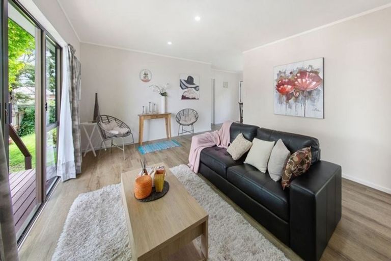 Photo of property in 2/58 Clevedon Road, Papakura, 2110