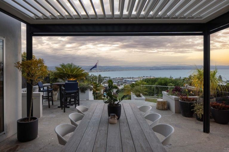 Photo of property in 12 George Street, Hospital Hill, Napier, 4110