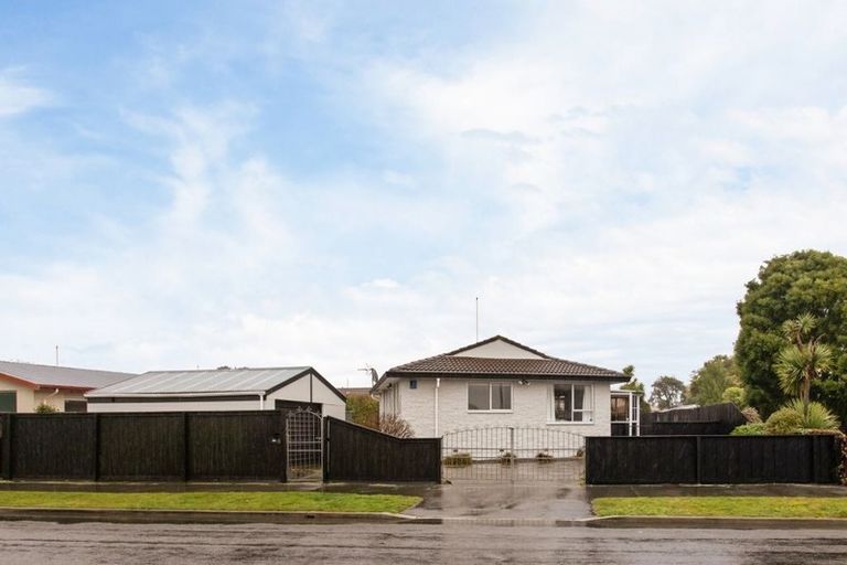 Photo of property in 15 Chadbury Street, Parklands, Christchurch, 8083