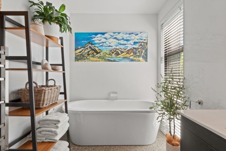 Photo of property in 2 Aberdare Court, Jacks Point, Queenstown, 9371